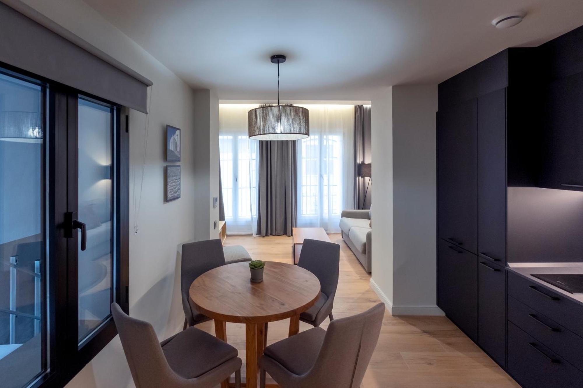 Villar Suites By Cadiz4Rentals ภายนอก รูปภาพ