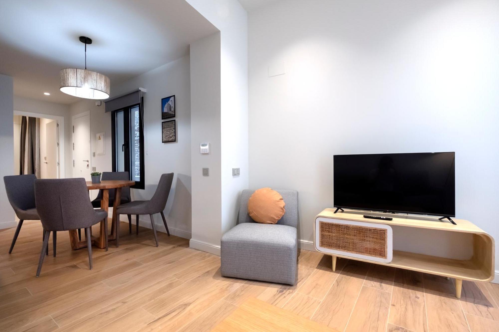 Villar Suites By Cadiz4Rentals ภายนอก รูปภาพ